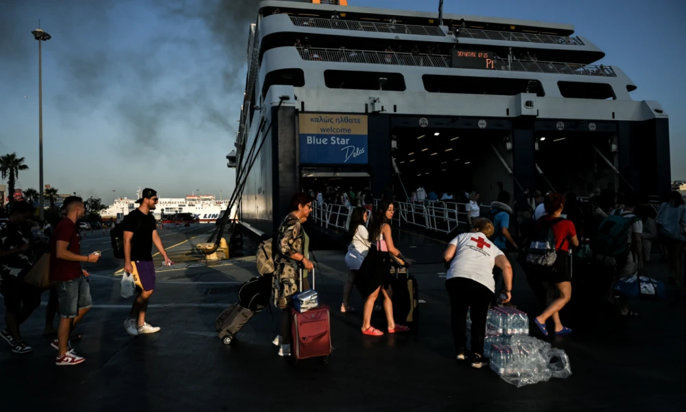 Αττική: 5,6 εκατ. επιβάτες διακινήθηκαν τη θερινή περίοδο από τα λιμάνια του Πειραιά, της Ραφήνας και του Λαυρίου